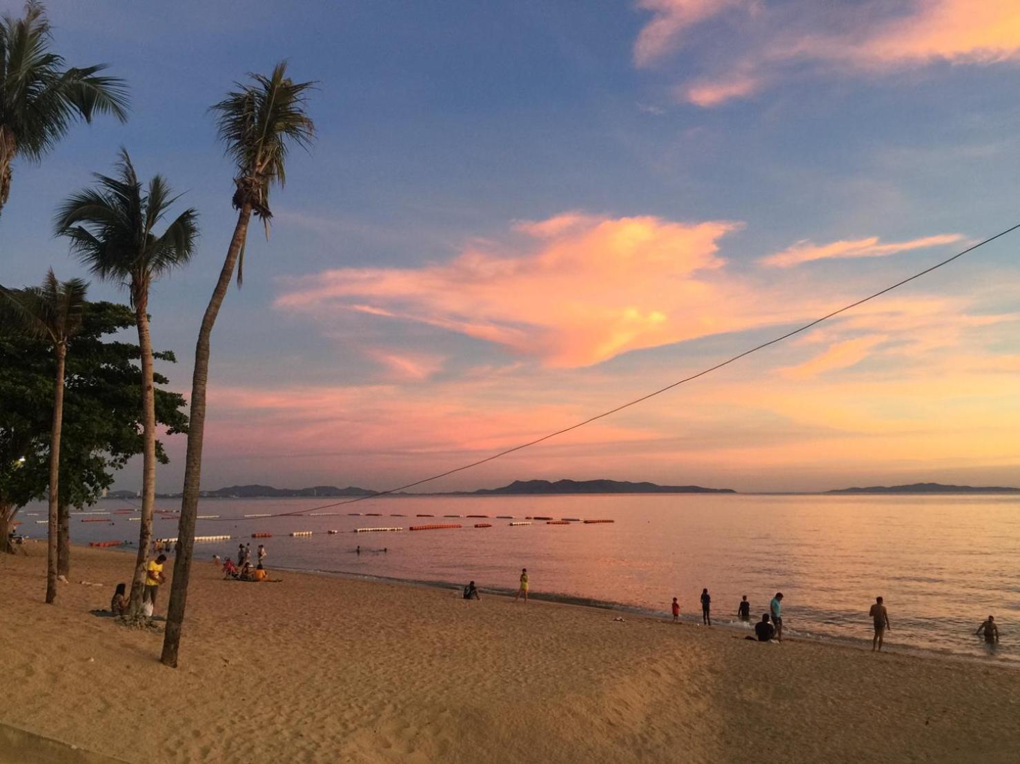 Soetnos Hotel Pantai Jomtien Luaran gambar
