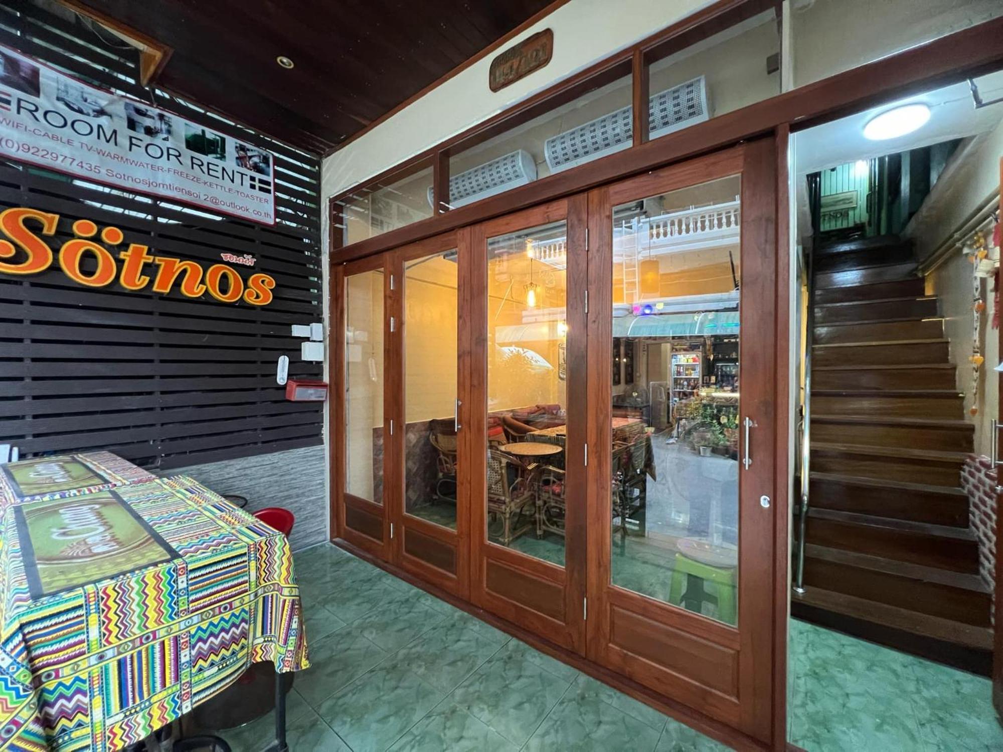 Soetnos Hotel Pantai Jomtien Luaran gambar